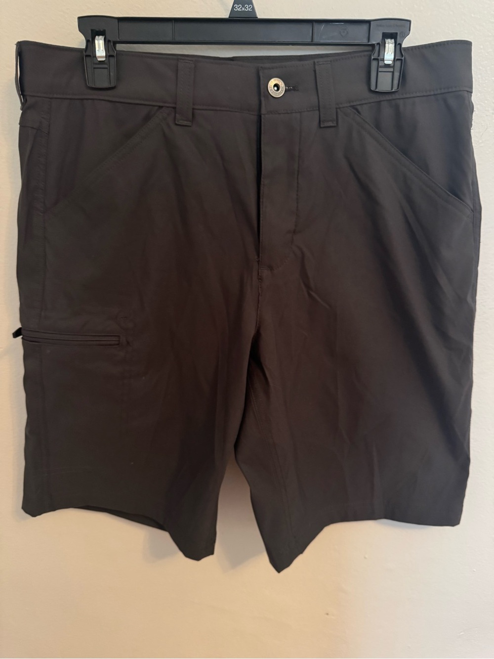 Eddie Bauer Men’s 32 Black Tech Shorts Stretch Hiking Outdoor Zip Pocket NWOT